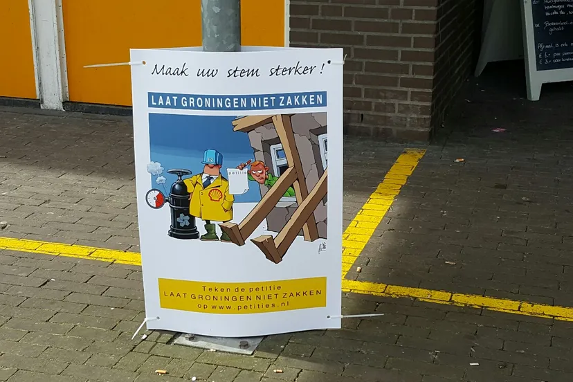 bord bij stembureau dok petitie