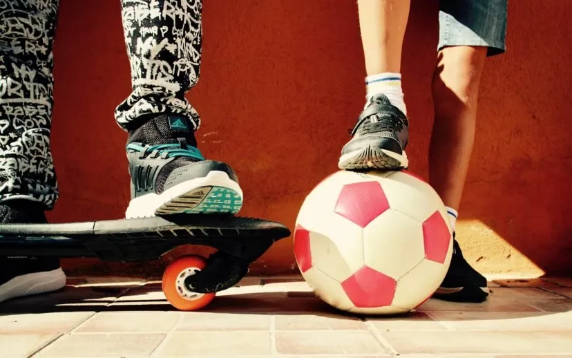 buitenspelen boys 2769553 1920 915x518 foto image by luisella planeta leoni from pixabay