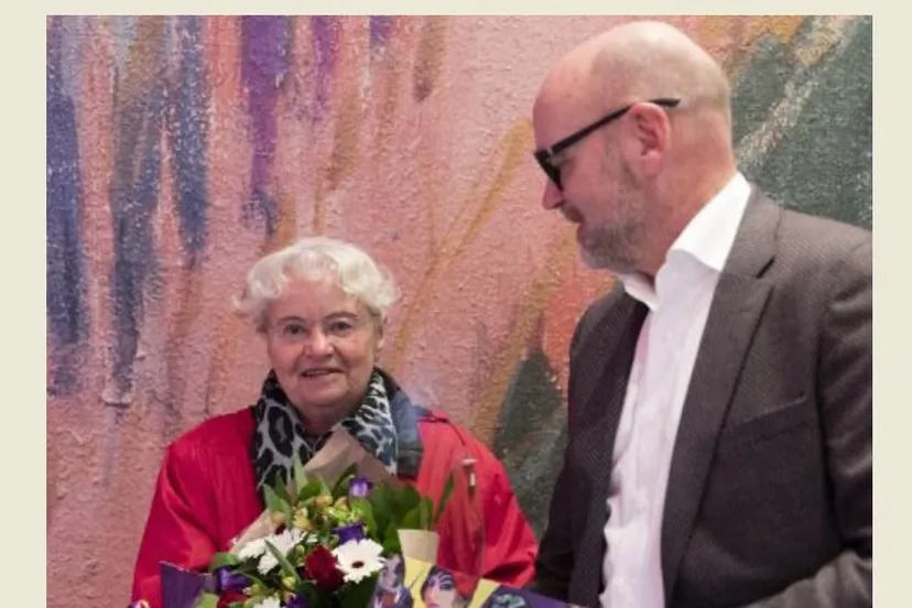 carla beke 73 uit oosterbeek de 200000ste marten de leeuw e1540929891215