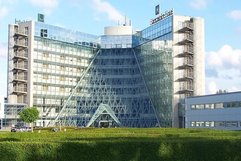 cc by sa 30 henkiedenkie panoramio hampshire hotel e1495823334498