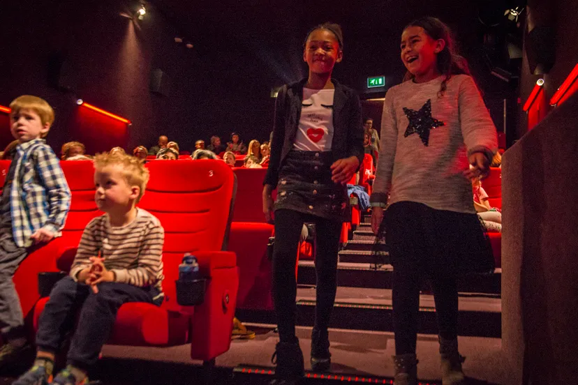 ck 2016 jashayra oehlers en hiba ghafry te gast bij uilenbal c bob de vries e1477134315943