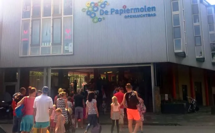 de papiermolen bewerkt ingang