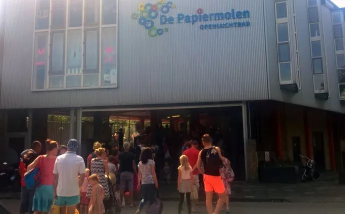 de papiermolen bewerkt ingang