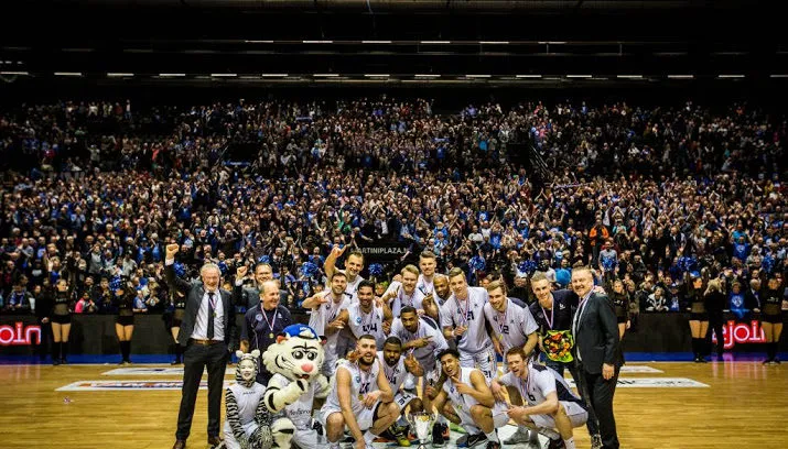 derde titel op rij voor basketballers donar 715x408