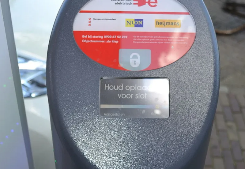 detail laadpaal amsterdam elektrisch cc by sa 30 wikipedia bontenbal