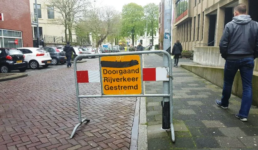 doorgaand rijverkeer gesloten