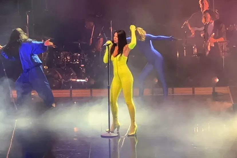 dua lipa target center 3 8 2022 66 cc by 20 wikipedia commons by erintheredmc httpswwwflickrcomphotos7979599 at n0552025095578