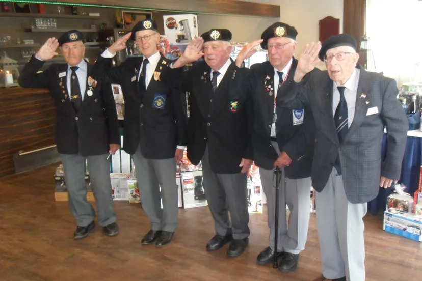 enkele veteranenreunie 2019 foto joop pragt 1 veteranen in het zonnetje