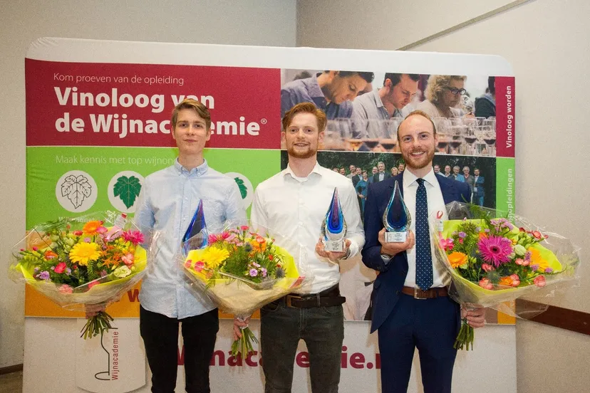 ericjansen foto wijnacademie eric staat rechts op de foto