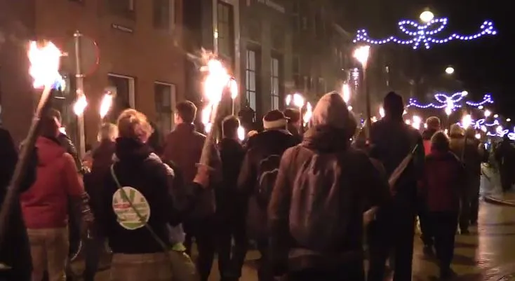 fakkeloptocht 2 jaar geleden beeldcitaat h meter2