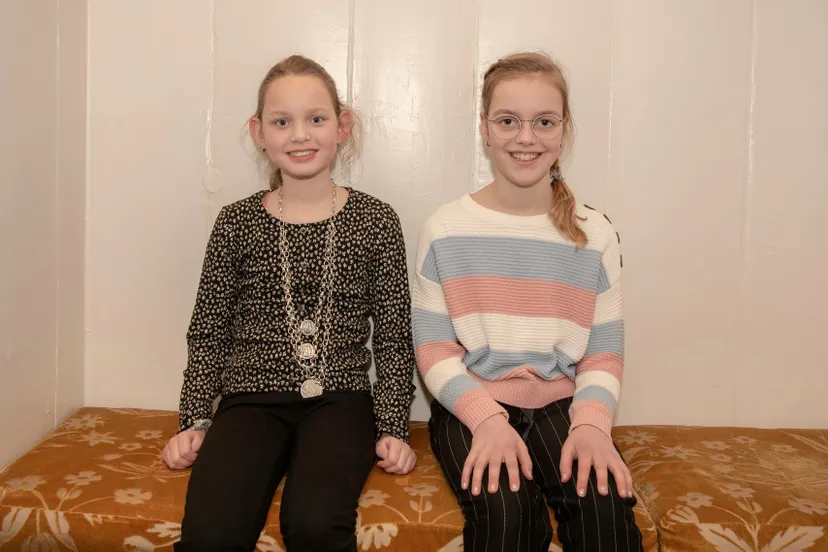 floor links met ambtsketen en milou