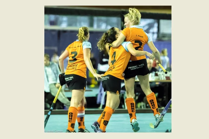 florentien blom scoort uit een strafcorner2017 2018