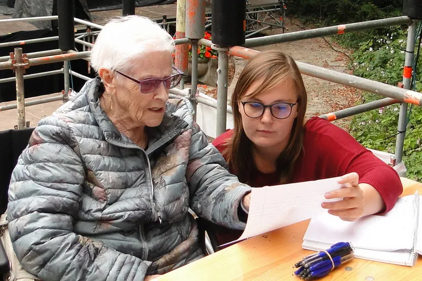 foto 1 lilian zielstra dichten met oma