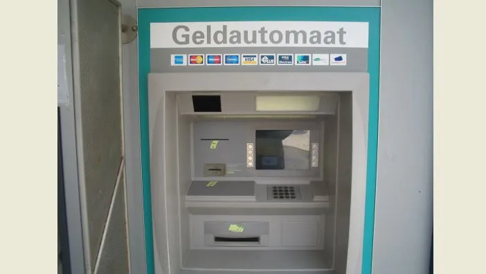 geldautomaat abn amro cc by sa 30 wikipedia commons michiel1972 1
