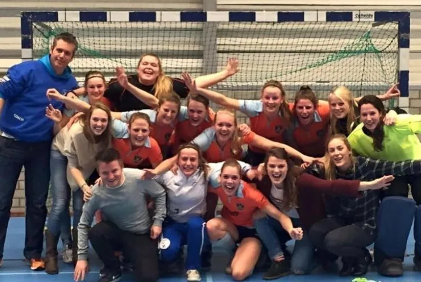 ghhc dames 1 promoveert zaal