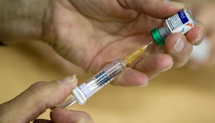 grey2peht1bsd661zmorpqlvq inentingvaccinatiedrugsspuitjedokterartsziekenhuisepidemi 715x408 novum