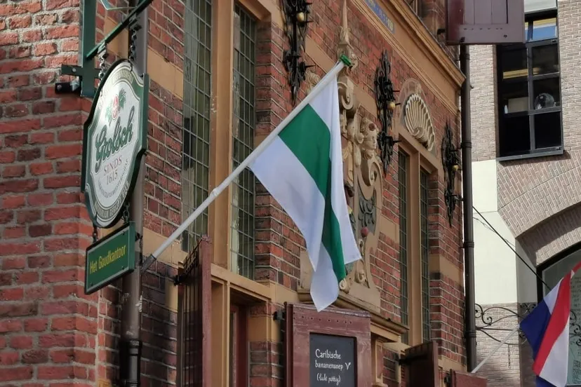 groen witte vlag bommenberend