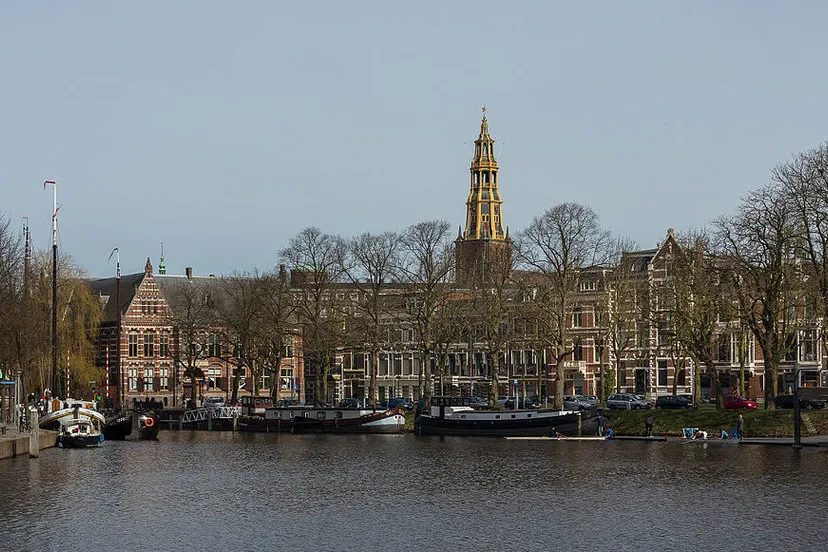 groningen de toren van der aakerk rm18423 vanaf bij de sluis foto7 2015 03 22 1207 cc by sa 40 michielverbeek e1490465892726