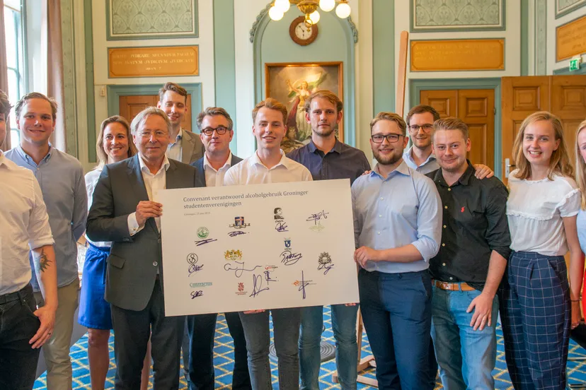 groningen ondertekening alcoholconvenant met studenten en burgemeester den oudsten 1 002 1