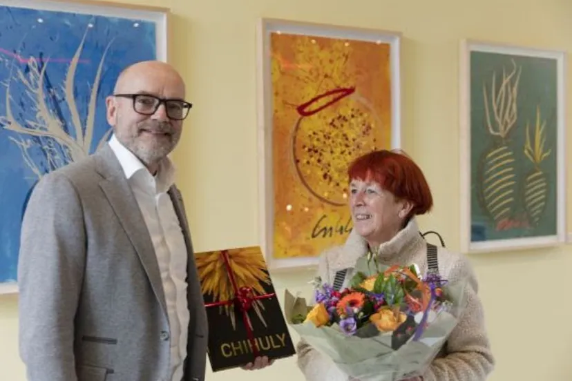 groninger museum verwelkomt 100000ste bezoeker chihuly groninger museum foto marten de leeuw