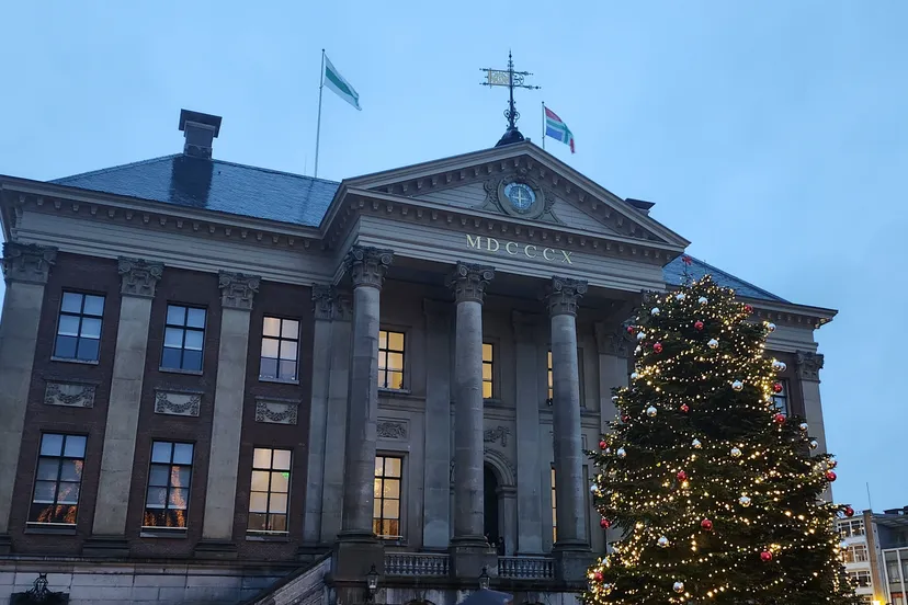 grote markt kerstboom somber