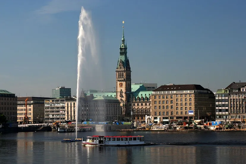 hamburg fountain cc by 20 creative commons flickr lukas from mnchen
