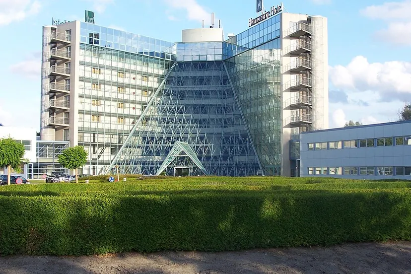 hampshire hotel cc by sa 30 henkiedenkie panoramio