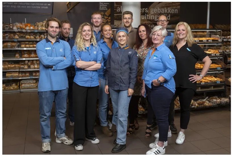 het team van albert heijn gedempte zuiderdiep kijkt uit naar de opening van hun vernieuwde winkel andries van der ree 1