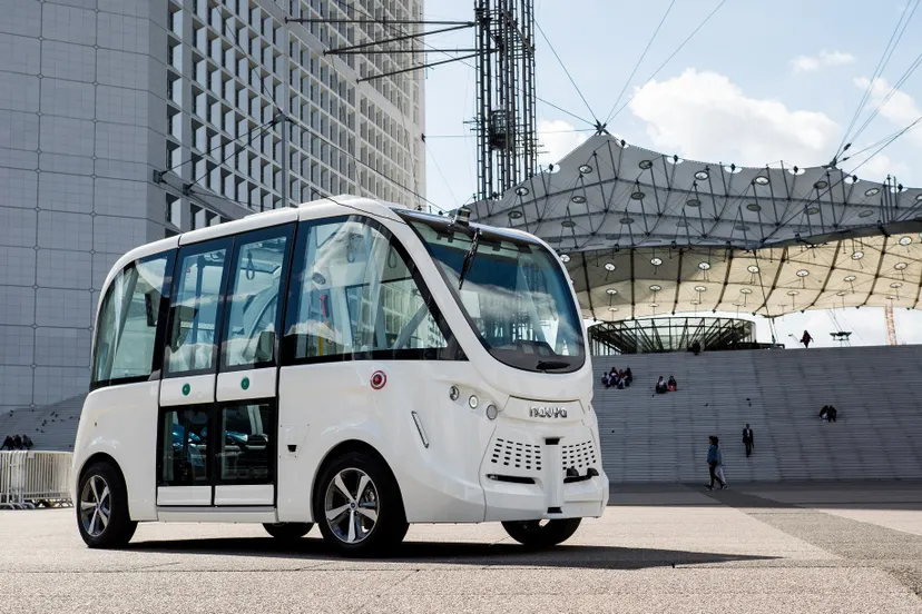 het zelfrijdende busjes van navya
