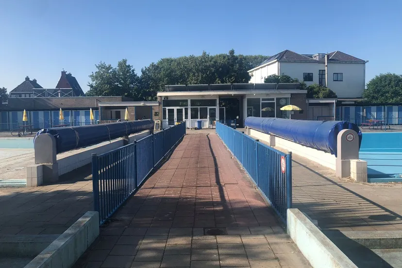 ingang schoon zwembad hoogkerk