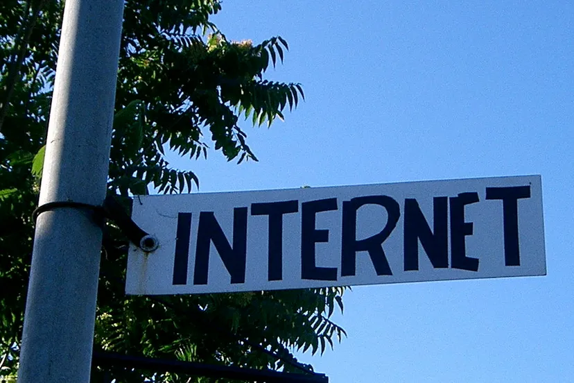 internet cc by sa 25 wikipedia commons cawi2001