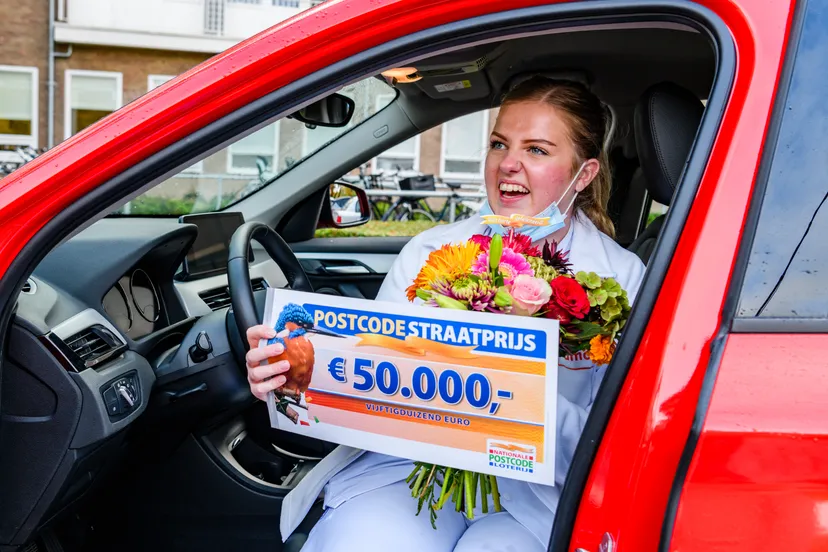 jaime 19 uit groningen wint 50000 euro en een auto postcode loterij