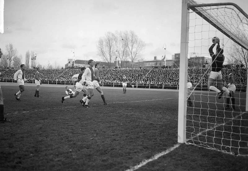 johan cruijff cc by 40 joop van bilsen anefo nationaal archief