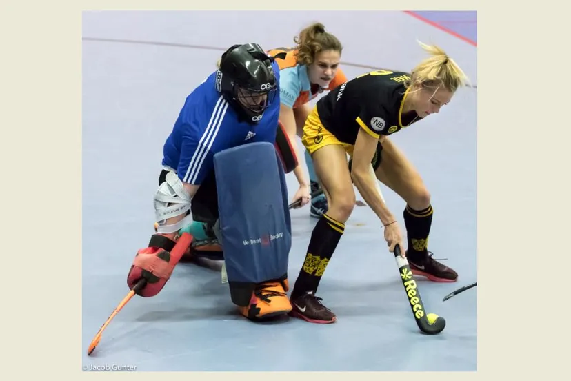 julia vonk en florentine blom stoppen de aanval van den bosch jacob gunter