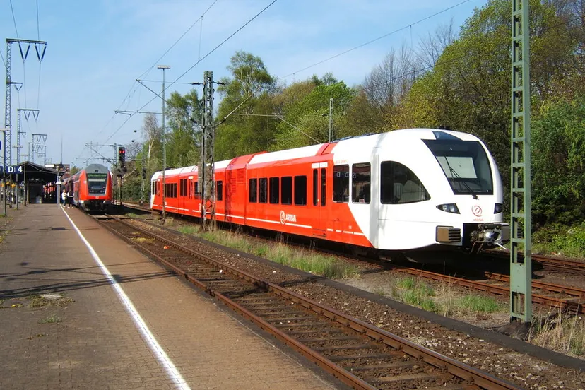 leer arriva trein cc by sa 40 wikipedia commons smileytoerist