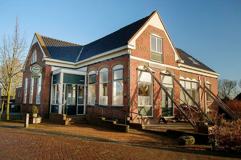 leermens dorpshuis gestut cc by sa 40 hardscarf wikipedia commons