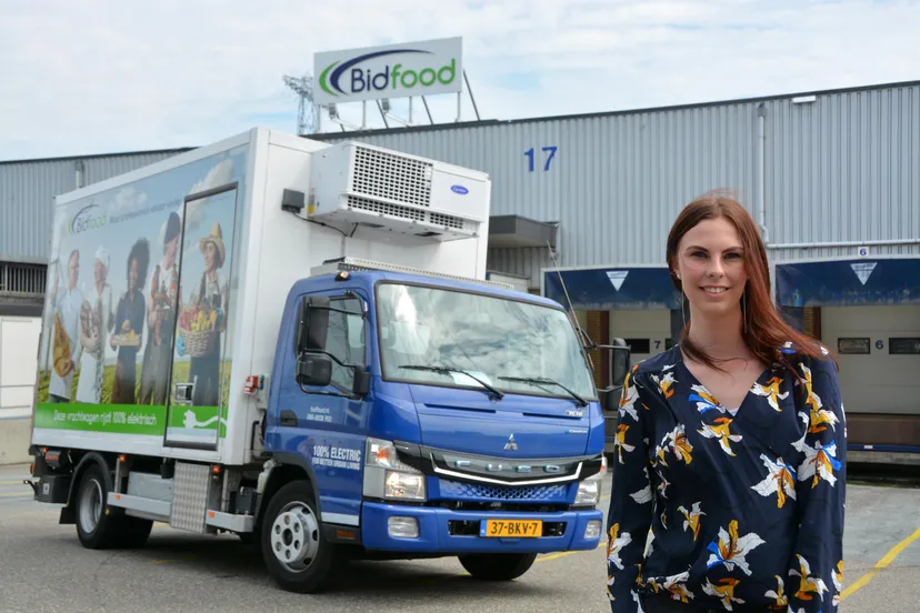 linda dusseljee en een volledig elektrische vrachtwagen van bidfood