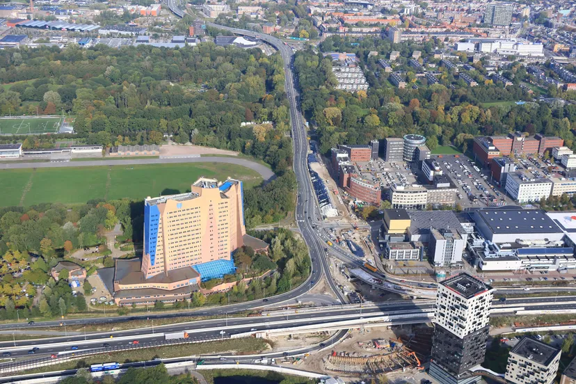 luchtfoto vrijheidsplein en ring west groningen bereikbaar
