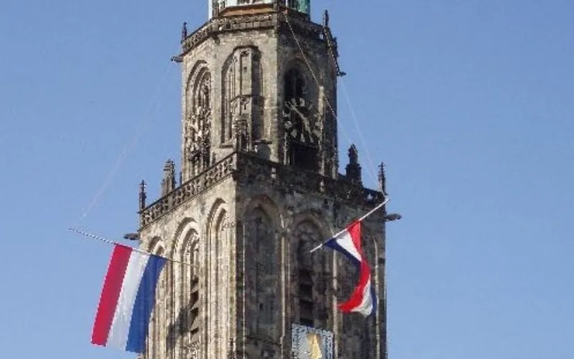 martinitoren vlag half stok cc by sa 25 onderwijsgek 549x408 915x518 dodenherdenking