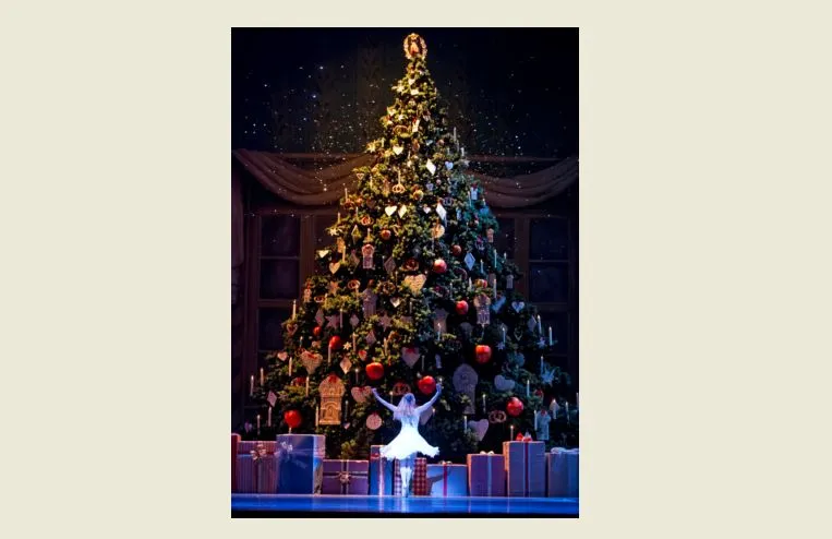 meaghan grace hinkis als clara in the nutcracker foto tristram kenton