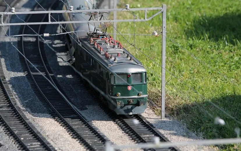 model 1776453 960 720 model spoor trein 915x518 spoor trein