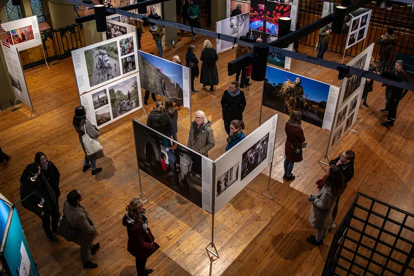 nfp 19 bezoekers overzichtsfoto rondleiding david shim tessa runau 16 11 19 online en offline 5