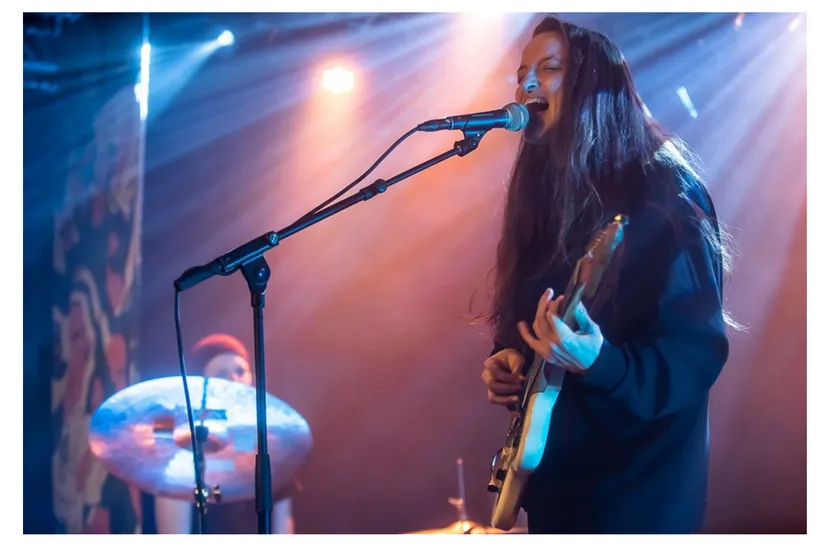 op de foto staat cashmyra popgroningen talent award houder van 2019 de foto is gemaakt door jan lenting