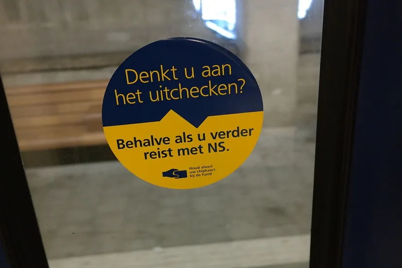 ov chip card ns train cc by sa 40 wikpedia commons steven lek