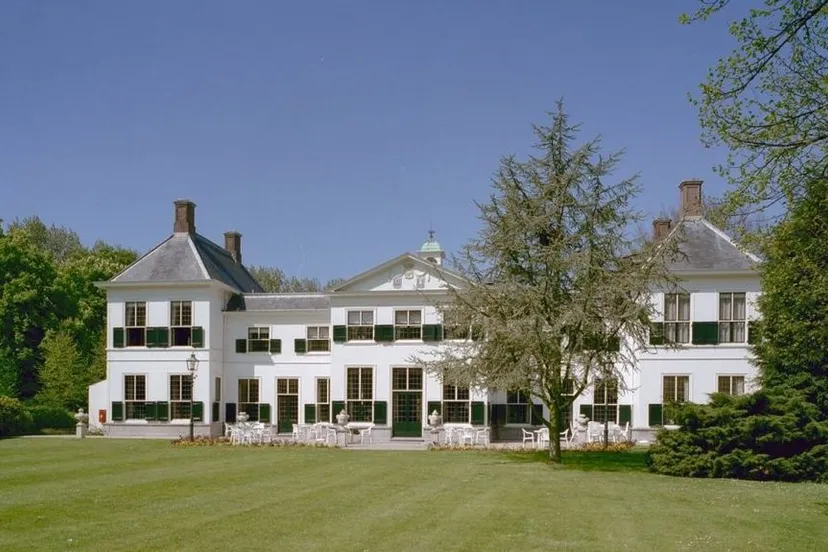 overzicht achterzijde catshuis s gravenhage 20358398 rce cc by sa 40 wikipedia cc by sa 40 rijksdienst voor het cultureel erfgoed e1607771102931