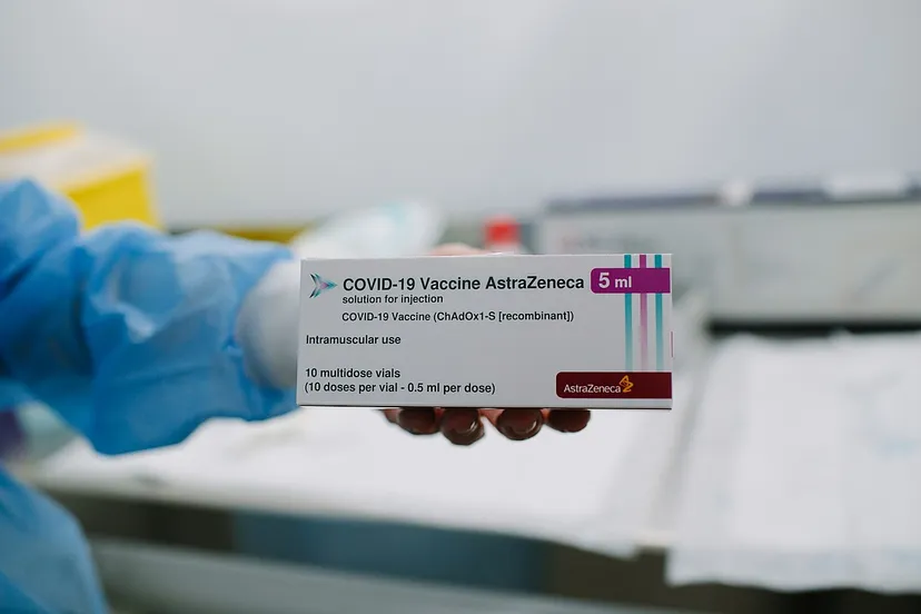 oxford astrazeneca covid 19 vaccine 2021 i gencat wikipedia commons flickr cc0