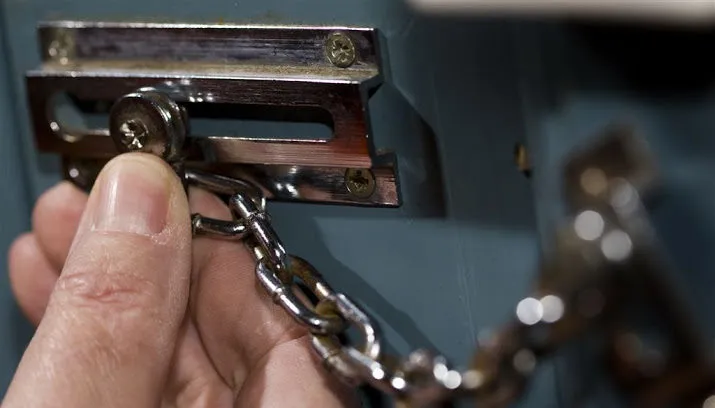 politie voert campagne tegen babbeltrucs 715x408