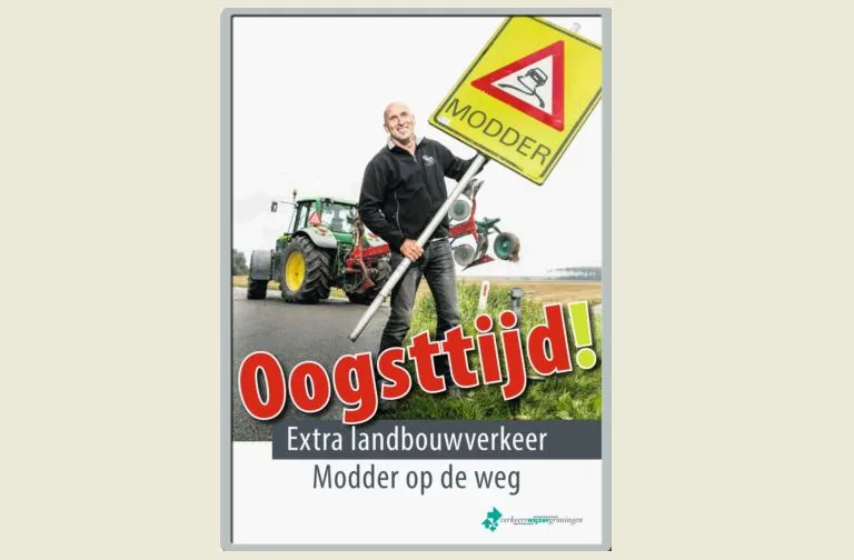 poster modder op de weg