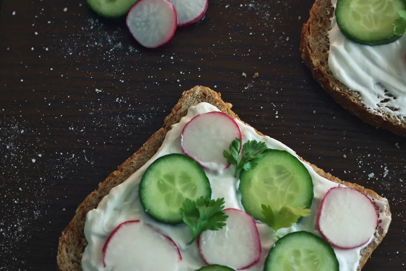 sandwich cucumber radish yogurt food bread breakfast snack 596307 bruin brood groente fruit