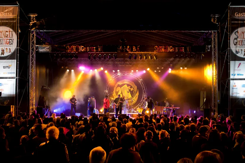 sfeerimpressie podium grote markt vrijdagavond 2013